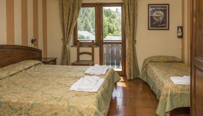 Hotel La Fontaine Oulx エクステリア 写真