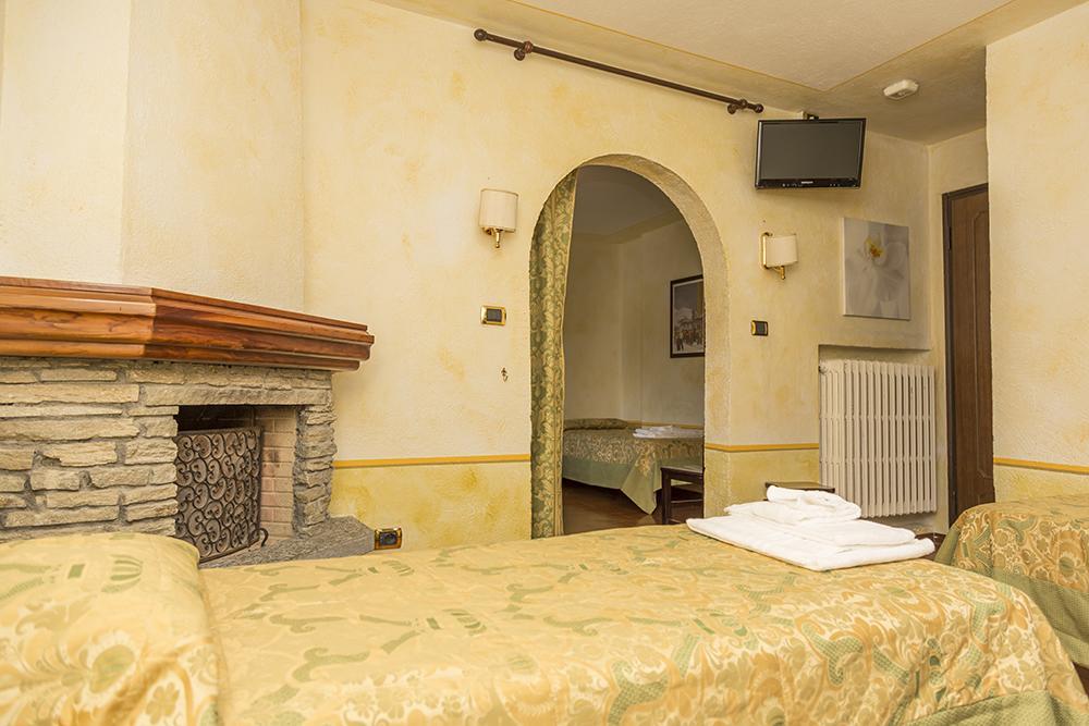 Hotel La Fontaine Oulx エクステリア 写真