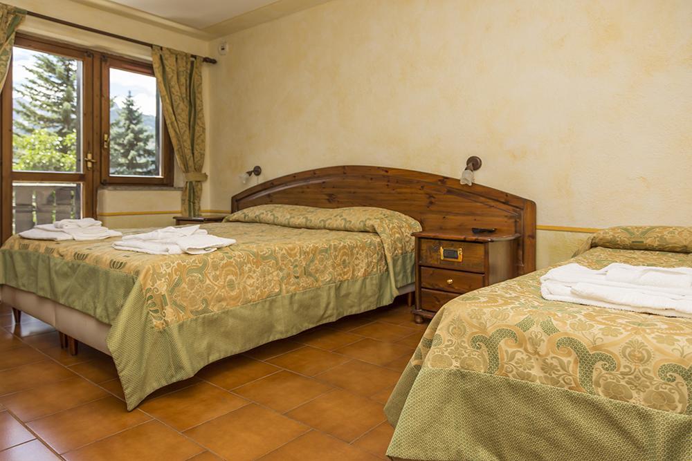 Hotel La Fontaine Oulx エクステリア 写真
