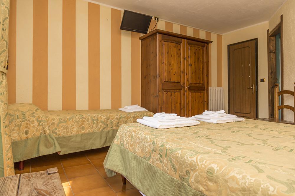 Hotel La Fontaine Oulx エクステリア 写真