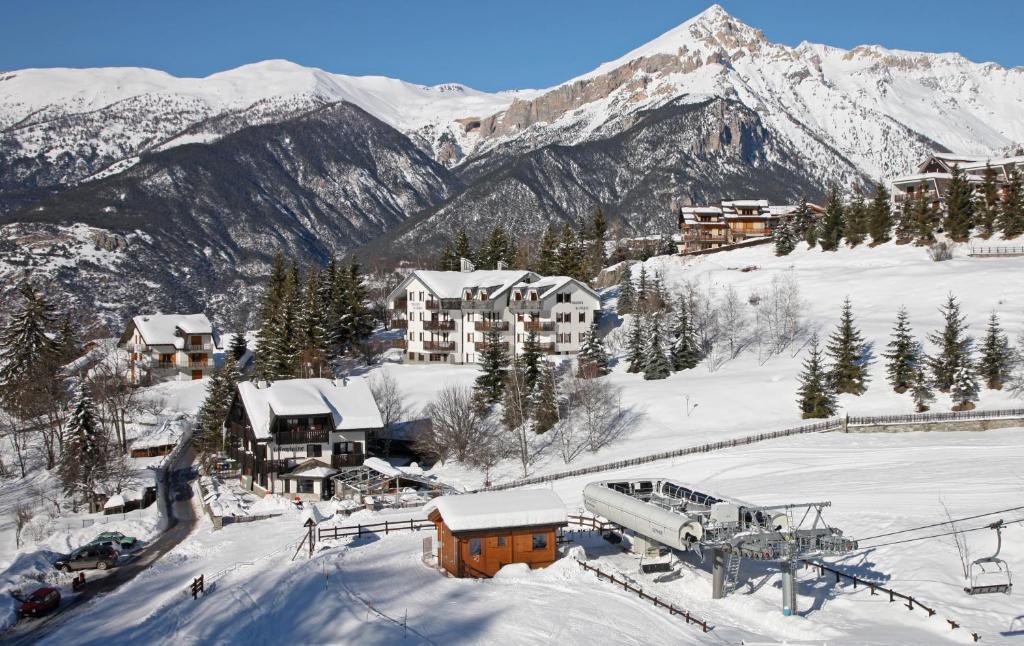Hotel La Fontaine Oulx エクステリア 写真